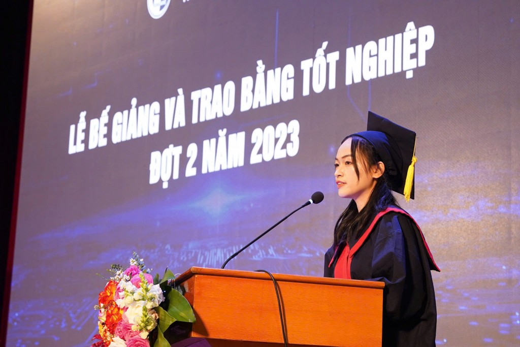 Khoảnh khắc gặt trái ngọt sau những nỗ lực học tập kiên trì của Hồng Nga