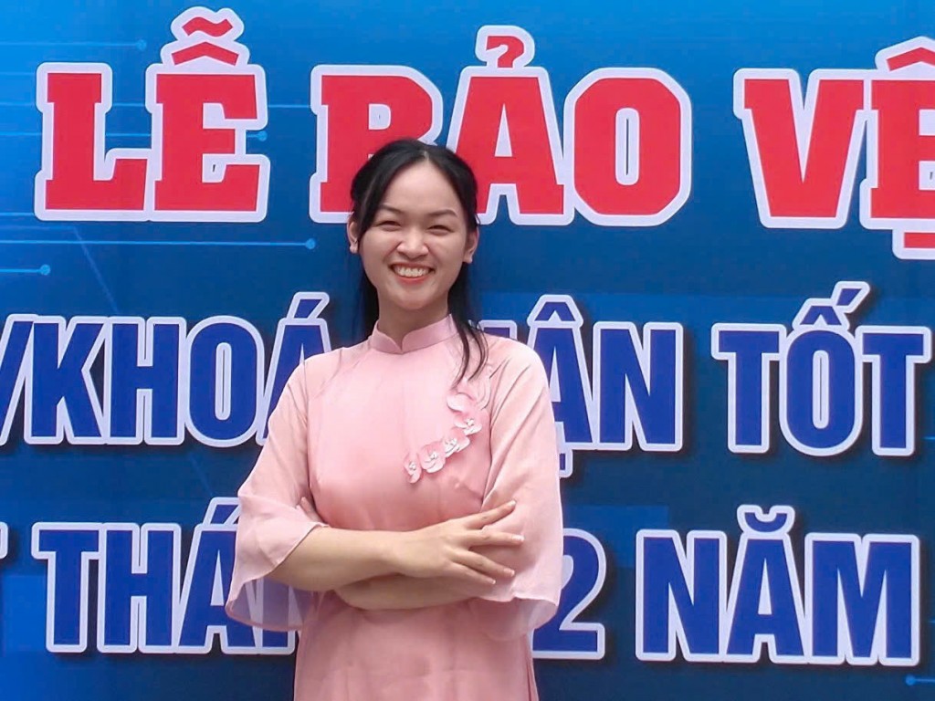 Nữ thủ khoa truyền cảm hứng học tập cho nhiều sinh viên