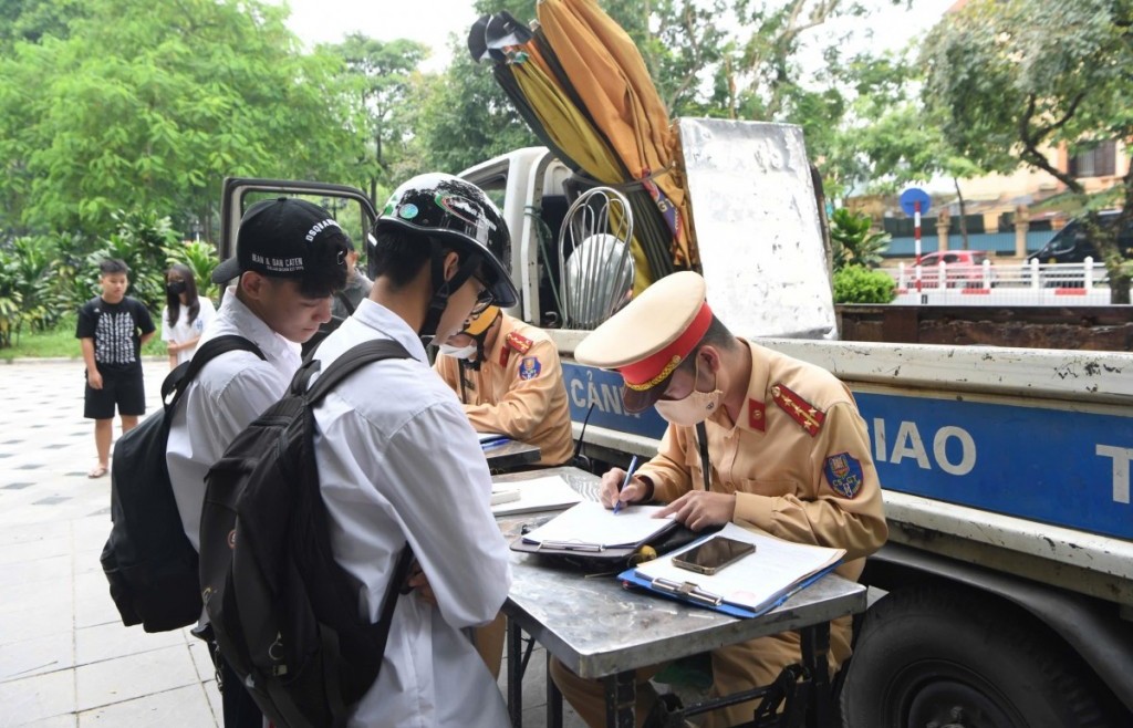 Tăng cường kiểm tra, xử lý nghiêm học sinh vi phạm giao thông