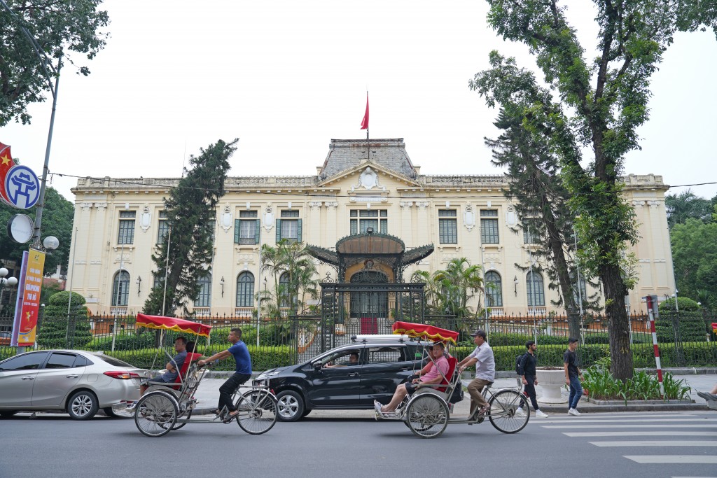 Bắc Bộ phủ trước đây là cơ quan đứng đầu bộ máy cai trị Pháp ở Bắc Kỳ, dưới sự giám sát của Toàn quyền Đông Dương. Toà nhà đã trải qua cuộc kháng chiến chống Pháp và chống Mỹ cứu nước. Hiện nay công trình là Nhà khách Chính phủ tọa lạc tại số 12 Ngô Quyền