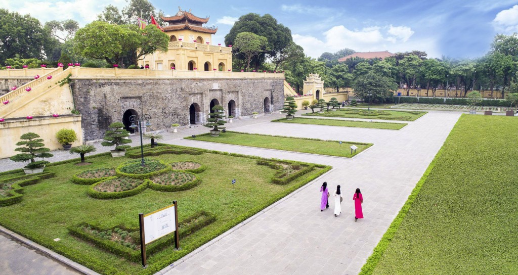 Khu Thành cổ (Hoàng Thành Thăng Long) là nơi hội quân của 3 cánh quân Đại đoàn 308 vào tiếp quản Thủ đô sáng 10/10/1954 Khu Thành cổ (Hoàng Thành Thăng Long) là nơi hội quân của 3 cánh quân Đại đoàn 308 vào tiếp quản Thủ đô sáng 10/10/1954
