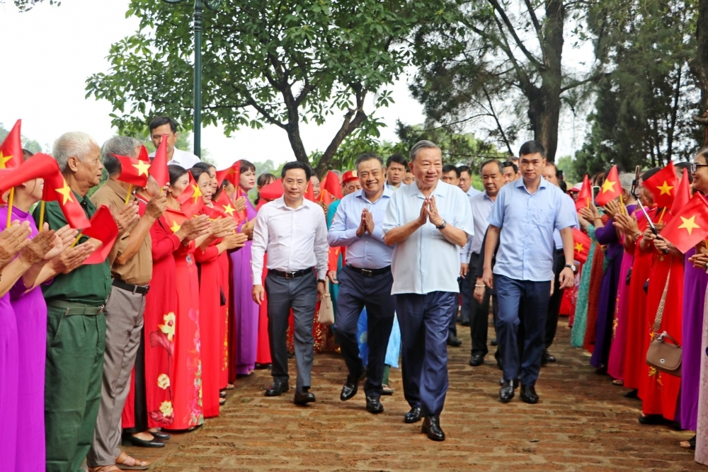 Tổng Bí thư, Chủ tịch nước Tô Lâm Chủ tịch nước Tô Lâm động viên Nhân dân Sơn Tây nhân ngày Gia đình Việt Nam