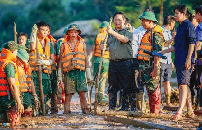 Nhanh chóng ổn định tình hình Nhân dân, khôi phục sản xuất kinh doanh