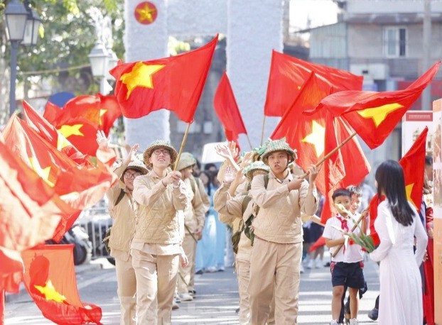 Đánh thức một tình yêu… Hà Nội