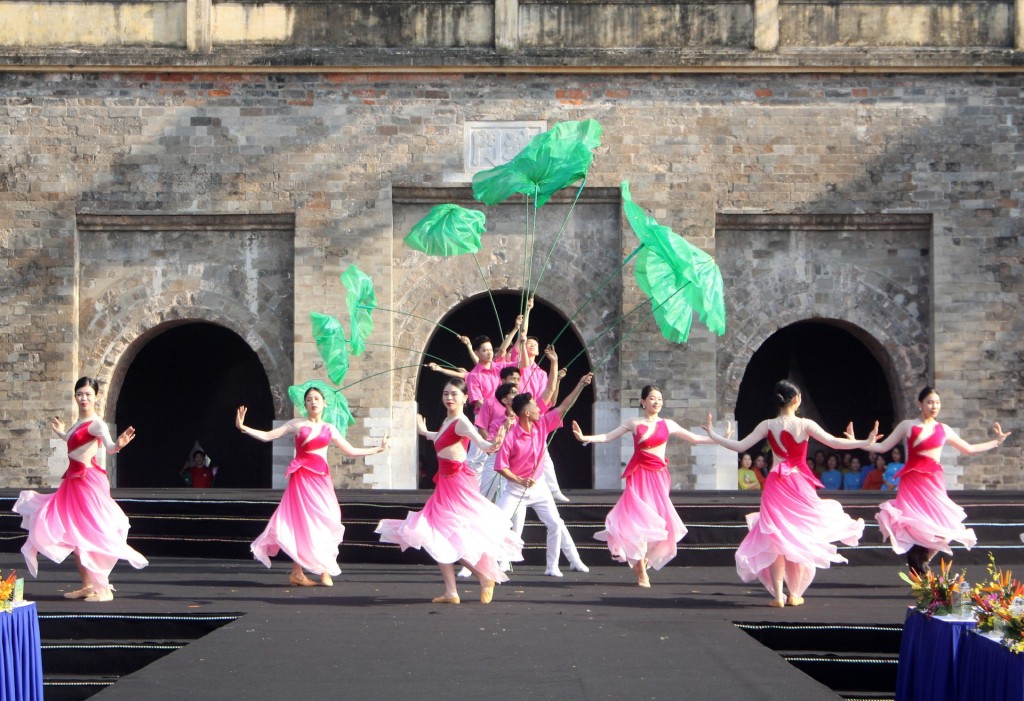 Carnaval Áo dài “Phụ nữ Thủ đô hội nhập và phát triển