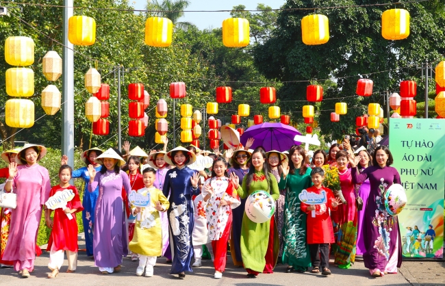 Carnaval Áo dài “Phụ nữ Thủ đô hội nhập và phát triển"