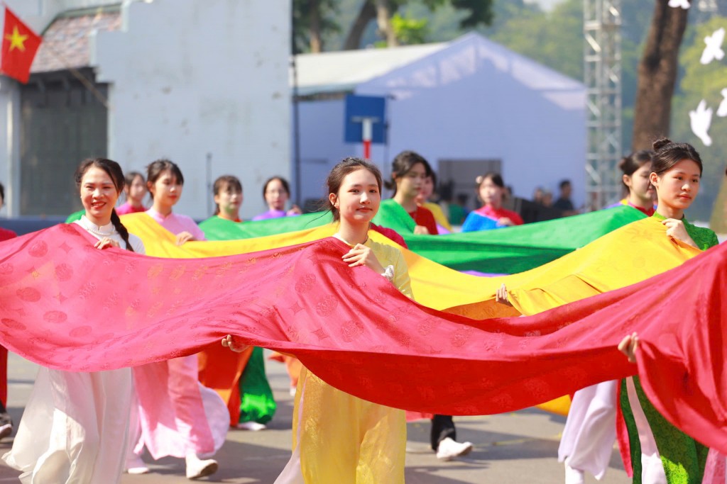 Tự hào, hùng tráng Ngày hội Văn hóa vì hòa bình