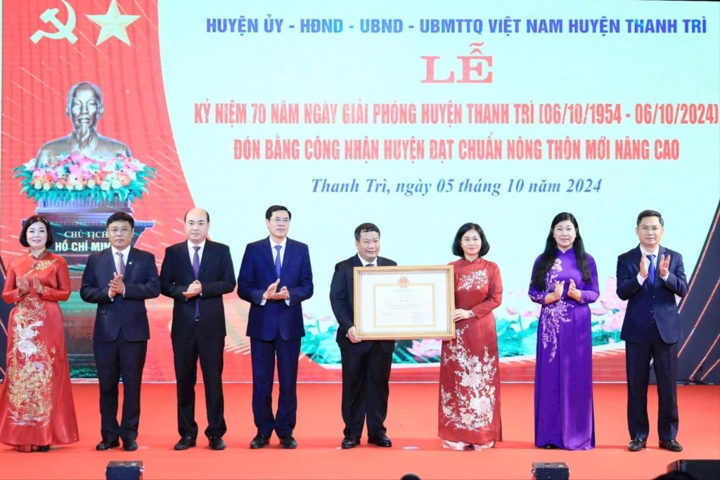 Thanh Trì đón Bằng công nhận huyện đạt chuẩn Nông thôn mới nâng cao