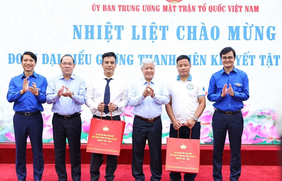 Thanh niên khuyết tật tiêu biểu rất lành lặn về tâm hồn, tư duy