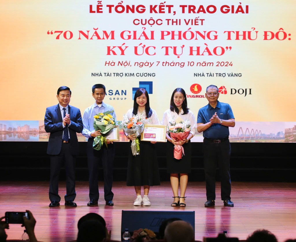 Trao thưởng cho 20 tác phẩm đoạt giải Cuộc thi viết Ký ức tự hào