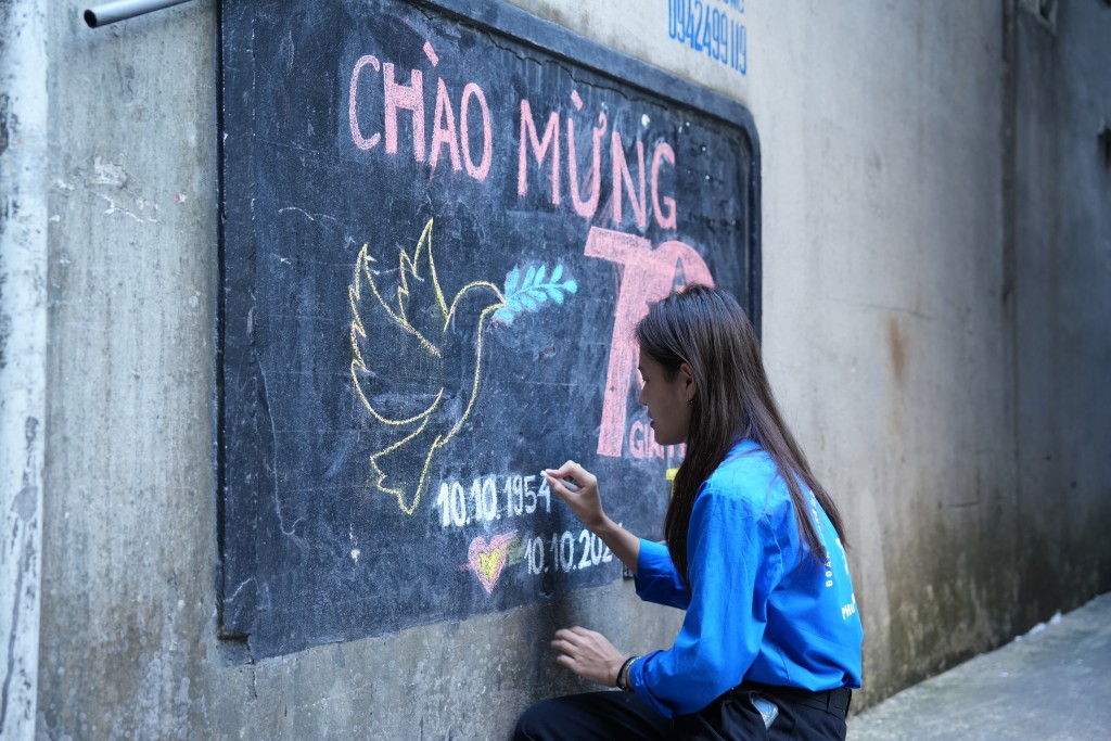 Thay “áo mới” cho bảng tin tổ dân phố Thay “áo mới” cho bảng tin tổ dân phố