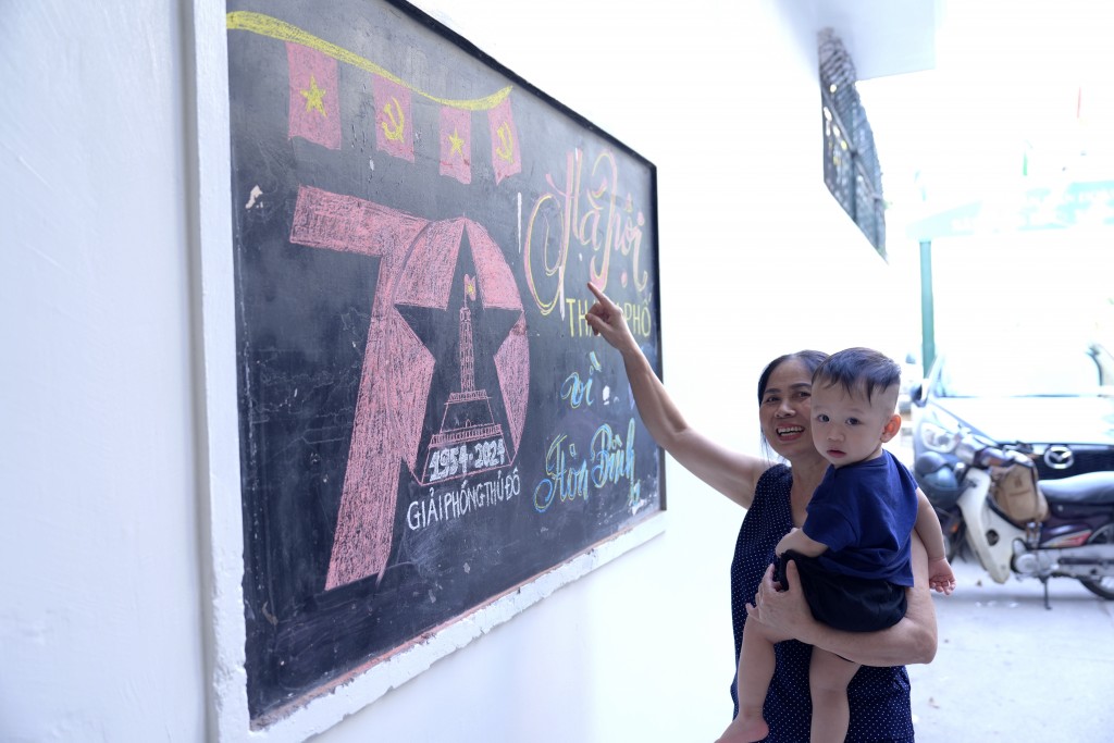 Thay “áo mới” cho bảng tin tổ dân phố Thay “áo mới” cho bảng tin tổ dân phố