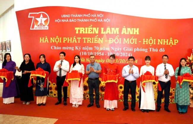 Khai mạc triển lãm ảnh “Hà Nội phát triển, đổi mới, hội nhập”