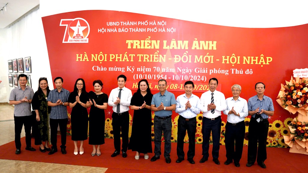 Khai mạc Triển lãm ảnh “Hà Nội phát triển, đổi mới, hội nhập”