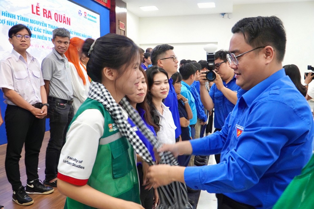 Thành đoàn TP Hồ Chí Minh triển khai 20 đội hình tình nguyện đến giúp đỡ các địa phương bị thiên tai tàn phá