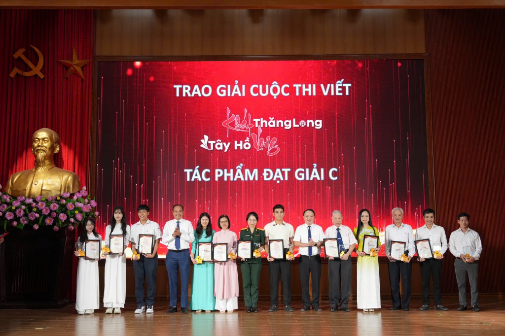 Các tác giả có tác phẩm đạt giải C