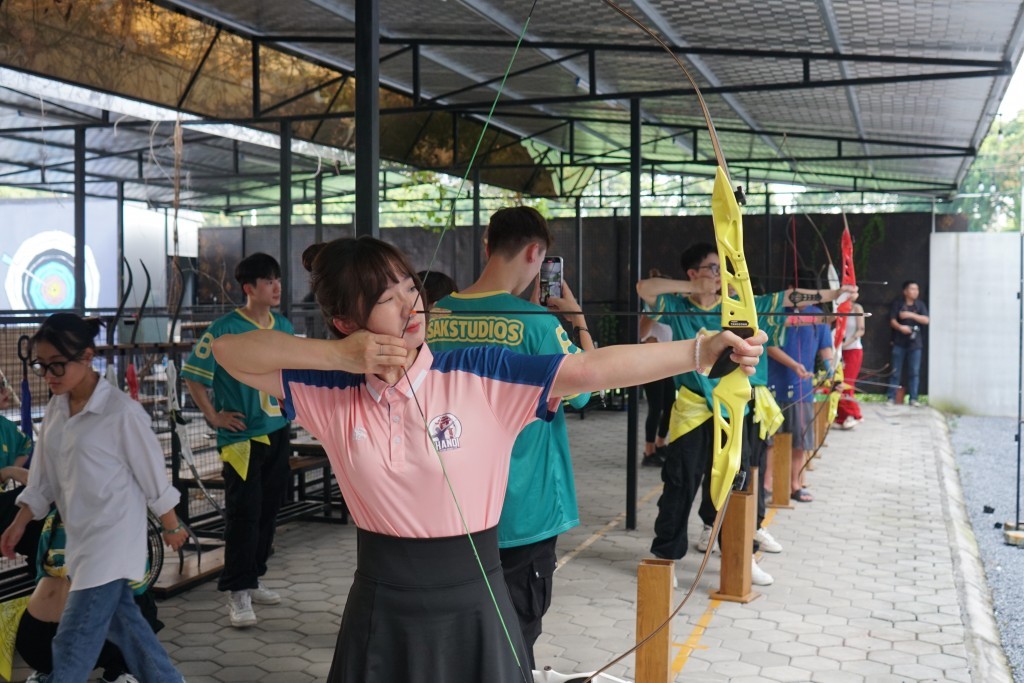 Các thành viên Câu lạc bộ Bắn cung Barebow Hà Nội