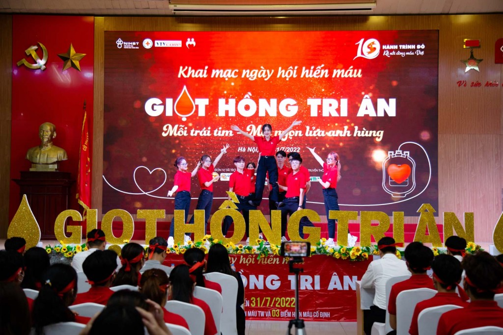 Thanh niên Thủ đô tham gia hiến máu tình nguyện 