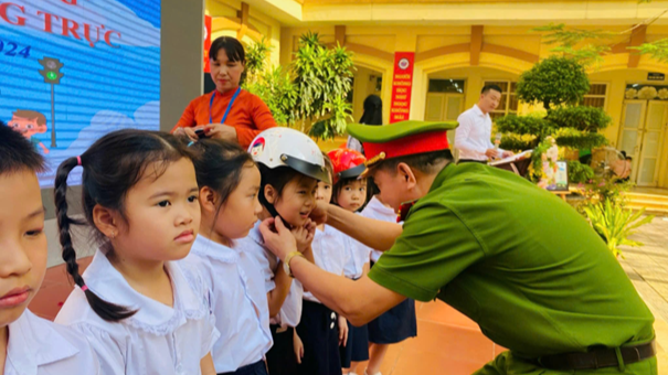 Trường Tiểu học Nguyễn Trung Trực ra mắt “Cổng trường an toàn giao thông” Trường Tiểu học Nguyễn Trung Trực ra mắt “Cổng trường an toàn giao thông”