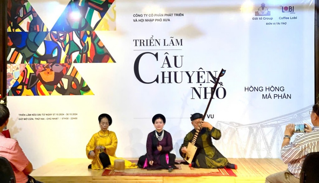 Khai mạc triển lãm tranh “Câu chuyện nhỏ - hồng hồng má phấn”