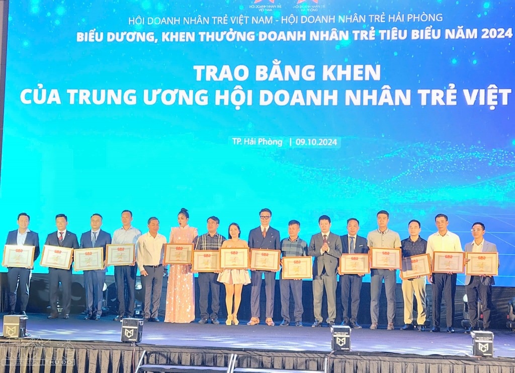 CÁC DNT được Trung ương Hội DNT Việt Nam tặng Bằng khen