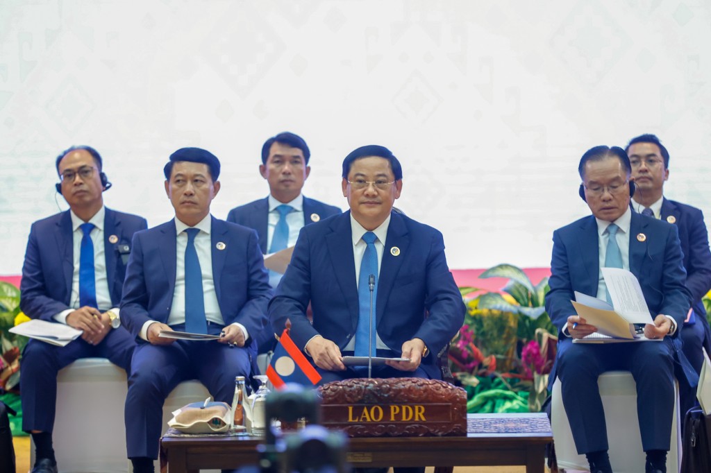 Thủ tướng Lào dự và phát biểu tại phiên họp hẹp Hội nghị Cấp cao ASEAN lần thứ 44, 45 - Ảnh: VGP/Nhật Bắc