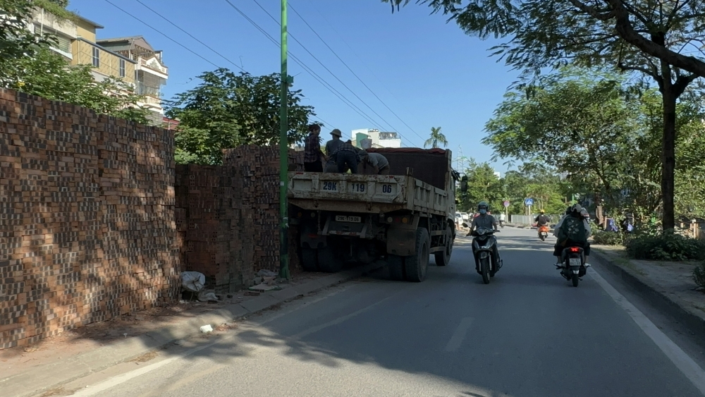 Quận Hoàng Mai: Ùn tắc giao thông kéo dài ở ngõ 553 Giải Phóng