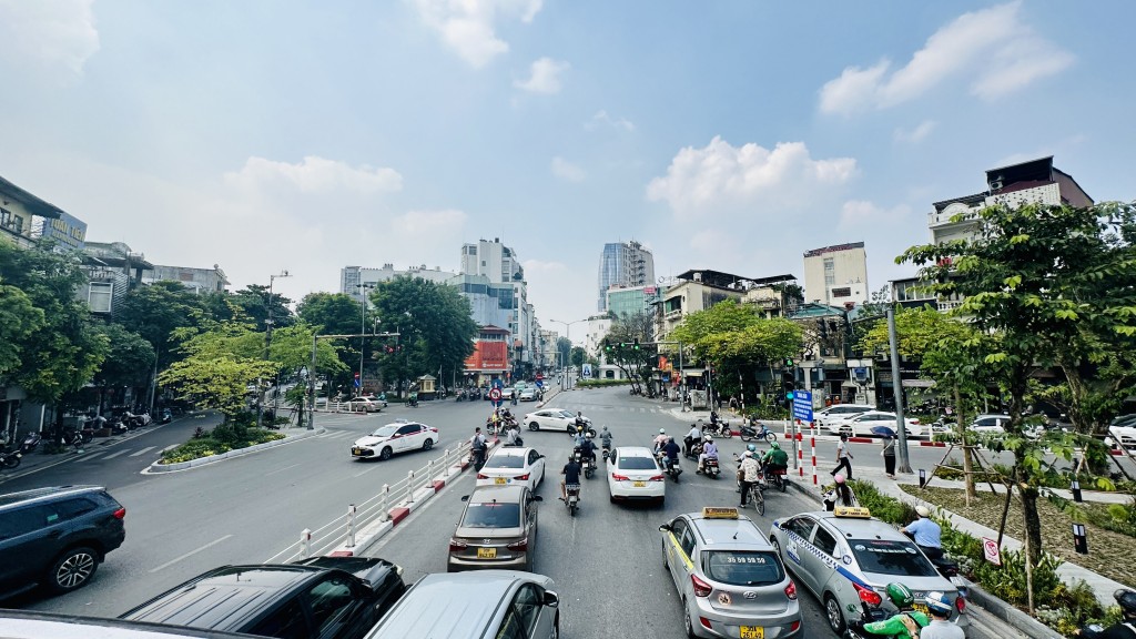 Trải nghiệm du lịch Hà Nội miễn phí trên xe bus hai tầng