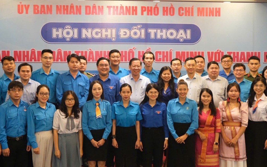 Chủ tịch UBND TP Hồ Chí Minh Phan Văn Mãi đối thoại với thanh niên tiêu biểu