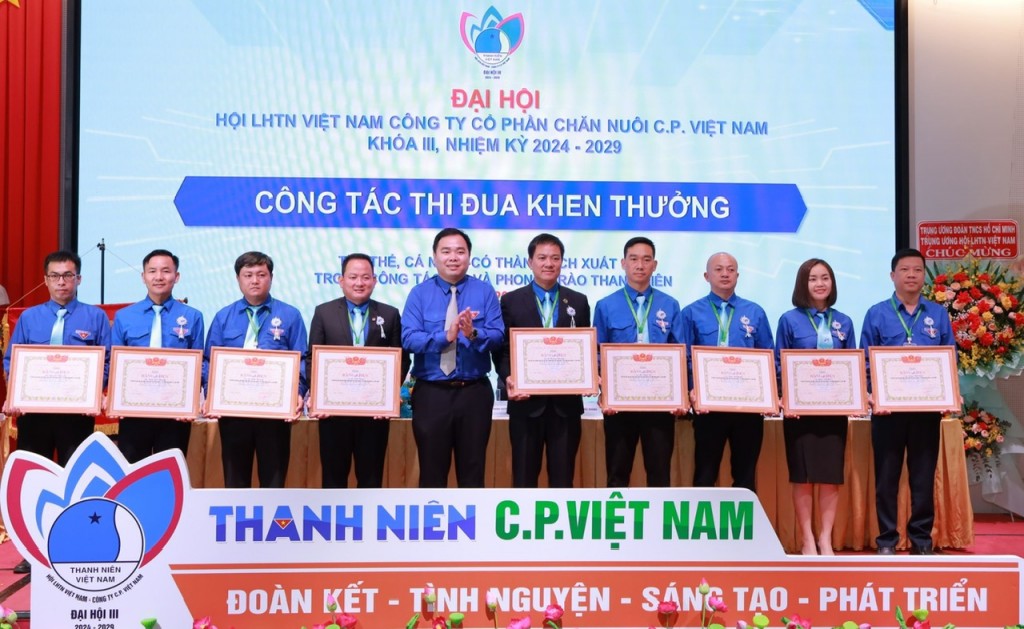 Thanh niên C.P. Việt Nam: 