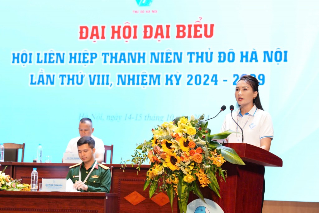 Diễn viên Bảo Thanh trình bày báo cáo tại 