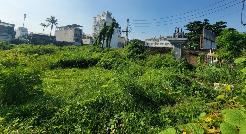Dự án tòa nhà văn phòng, thương mại và nhà ở tại số 244 Kha Vạn Cân, phường Hiệp Bình Chánh, quận Thủ Đức (cũ) nay nằm ngay mặt tiền đường Phạm Văn Đồng, phường Hiệp Bình Chánh (TP Thủ Đức) chưa triển khai xây dựng