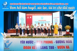 Đem hết tâm huyết, sức lực, tài trí cống hiến cho đất nước