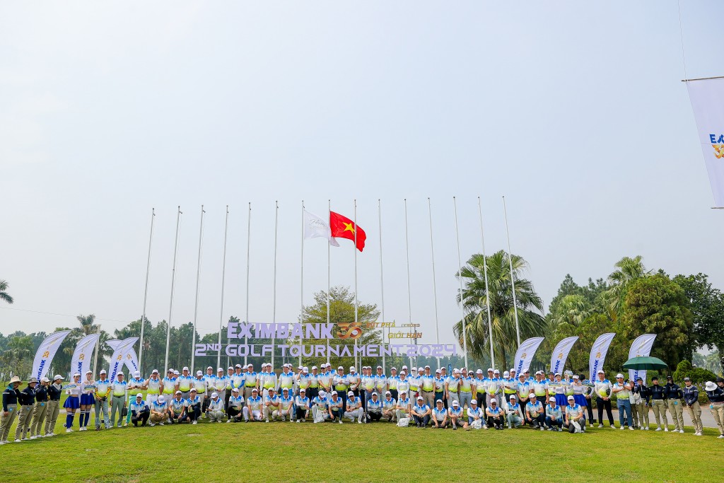 Các golfer tham dự chuẩn bị Shotgun