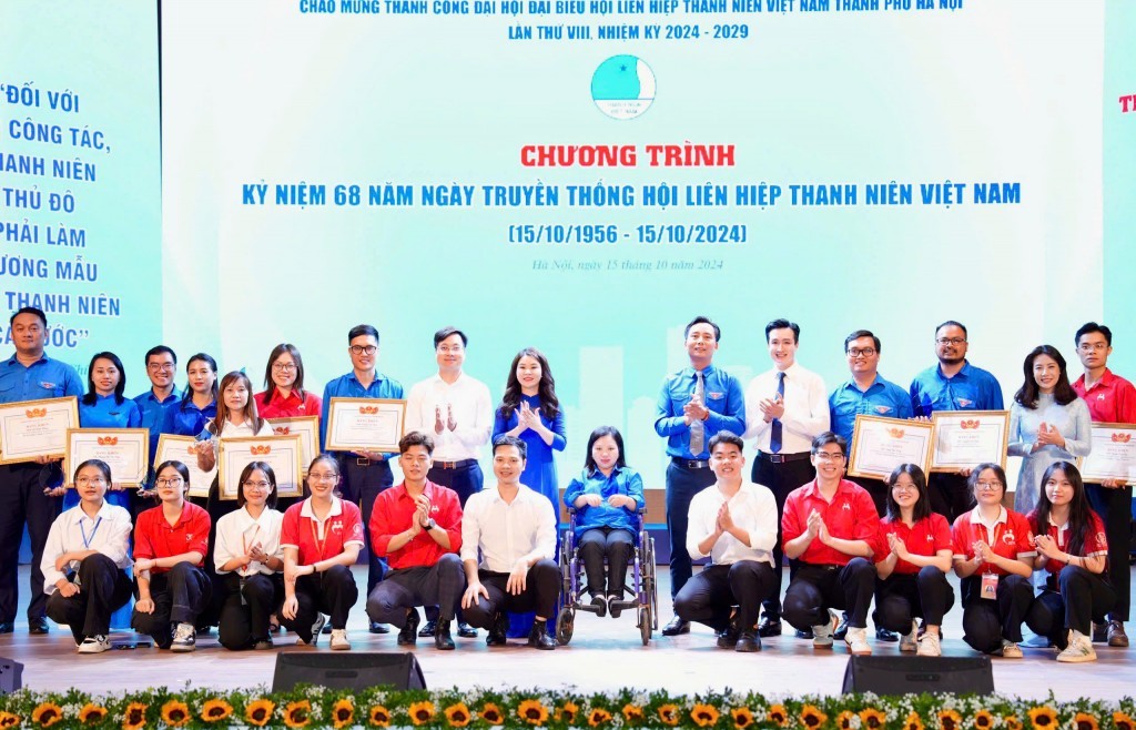 Trao giải thưởng “15 tháng 10” cho 16 gương cán bộ Hội tiêu biểu