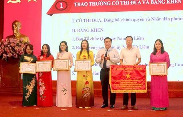 Tặng danh hiệu người tốt, việc tốt cho 124 “bông hoa đẹp”