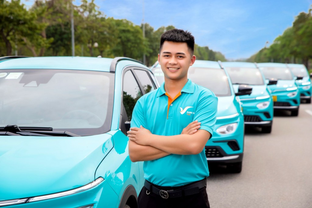   Tài xế taxi của Xanh SM được ký hợp đồng lao động chính thức, hưởng thu nhập cao lên đến 25-30 triệu/tháng, cùng nhiều chế độ đãi ngộ tốt so với thị trường