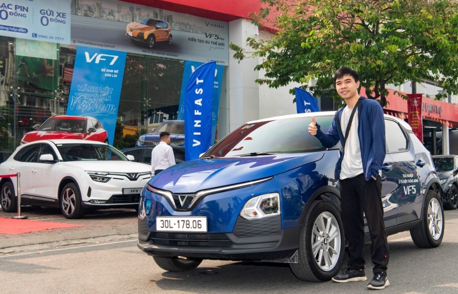 Lái thử VF 5 Plus, người lần đầu tìm mua ô tô “phải lòng” xe điện