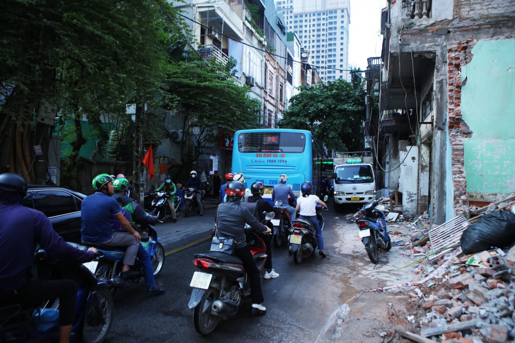 Người dân bàn giao mặt bằng trước ngày mở rộng đường Nguyễn Tuân