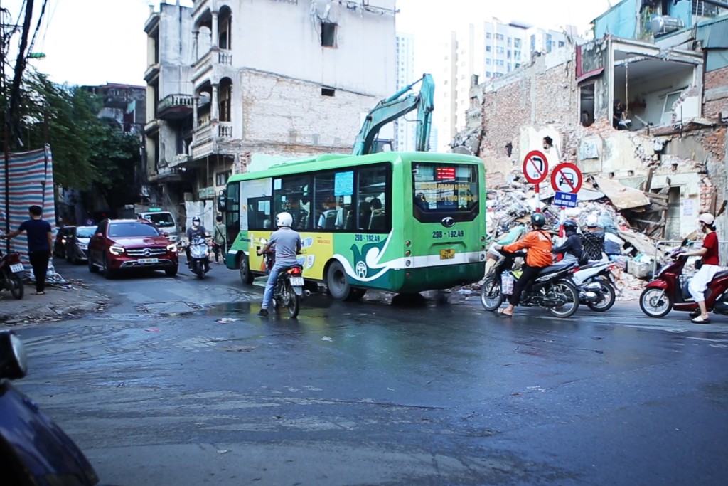 Người dân bàn giao mặt bằng trước ngày mở rộng đường Nguyễn Tuân