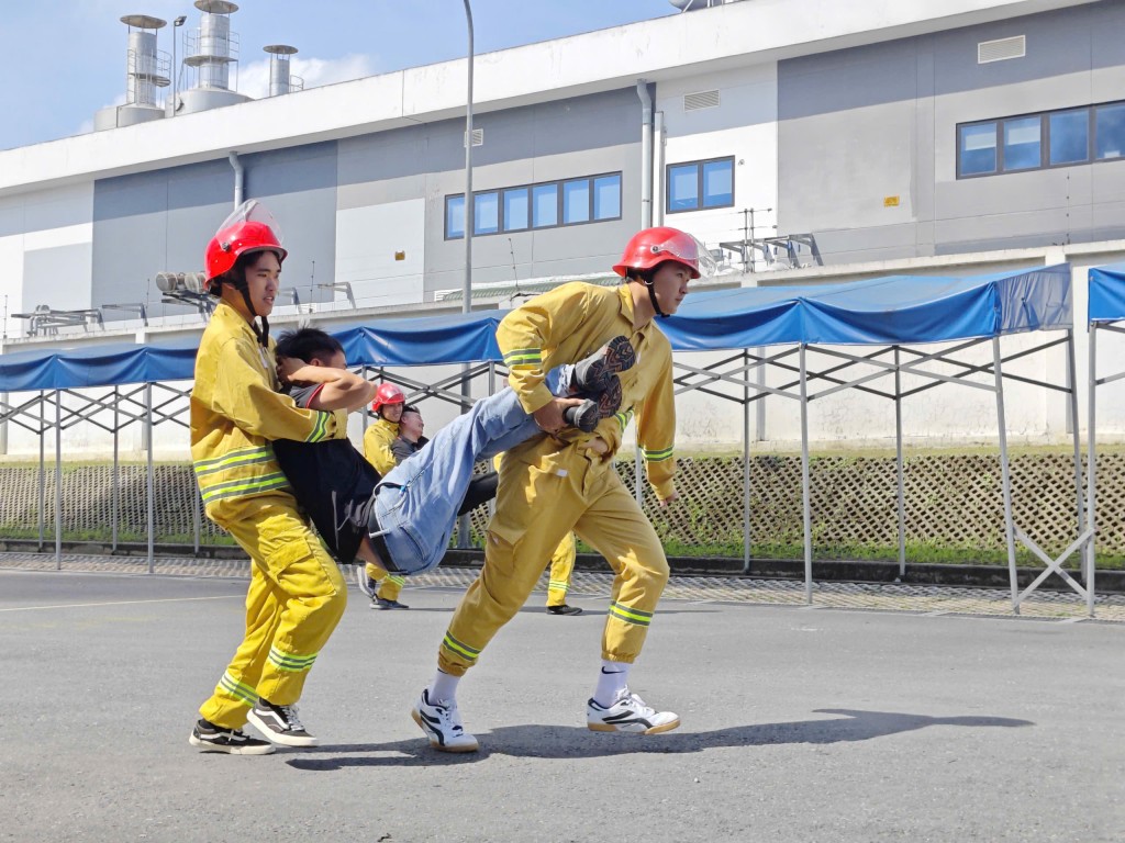 Hào hứng cuộc thi “Chiến sĩ phòng cháy, chữa cháy”