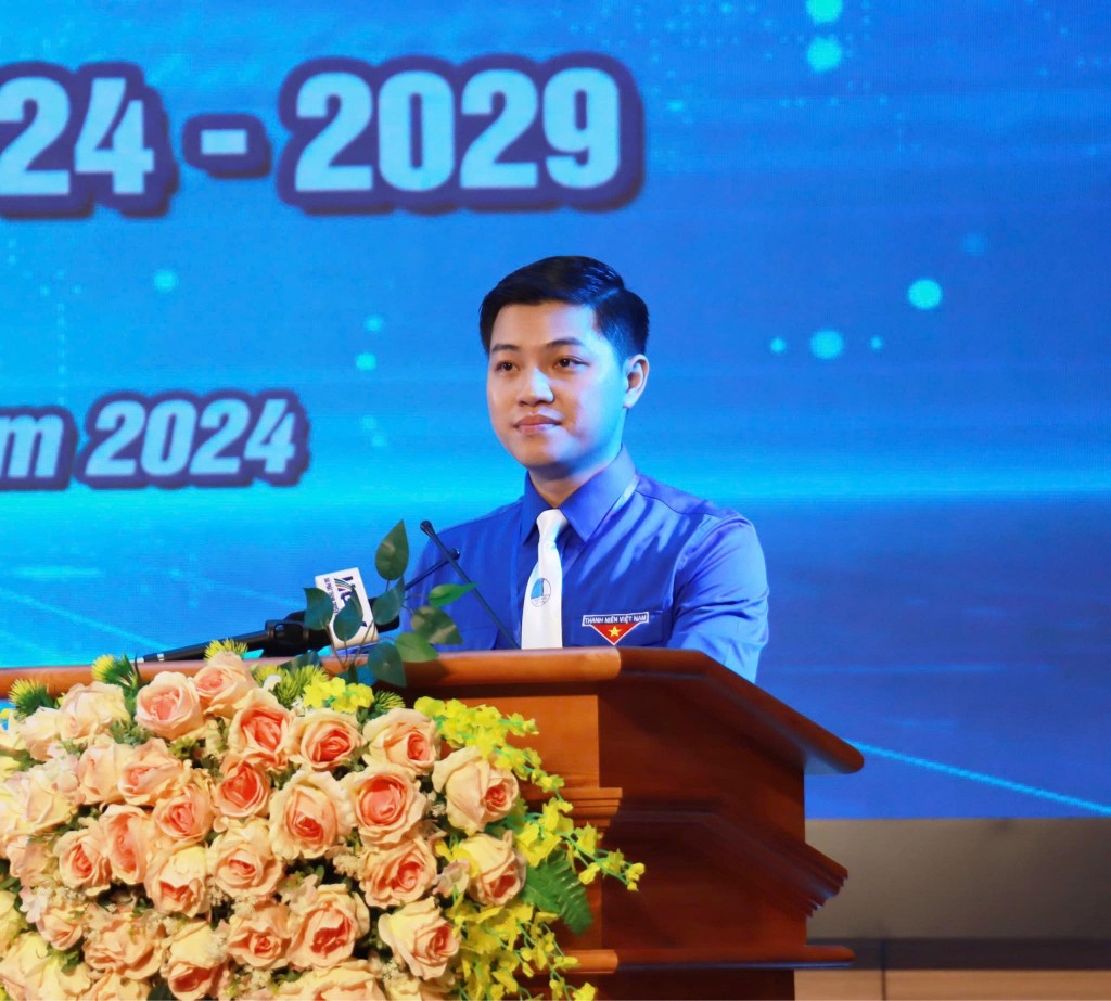tái cử