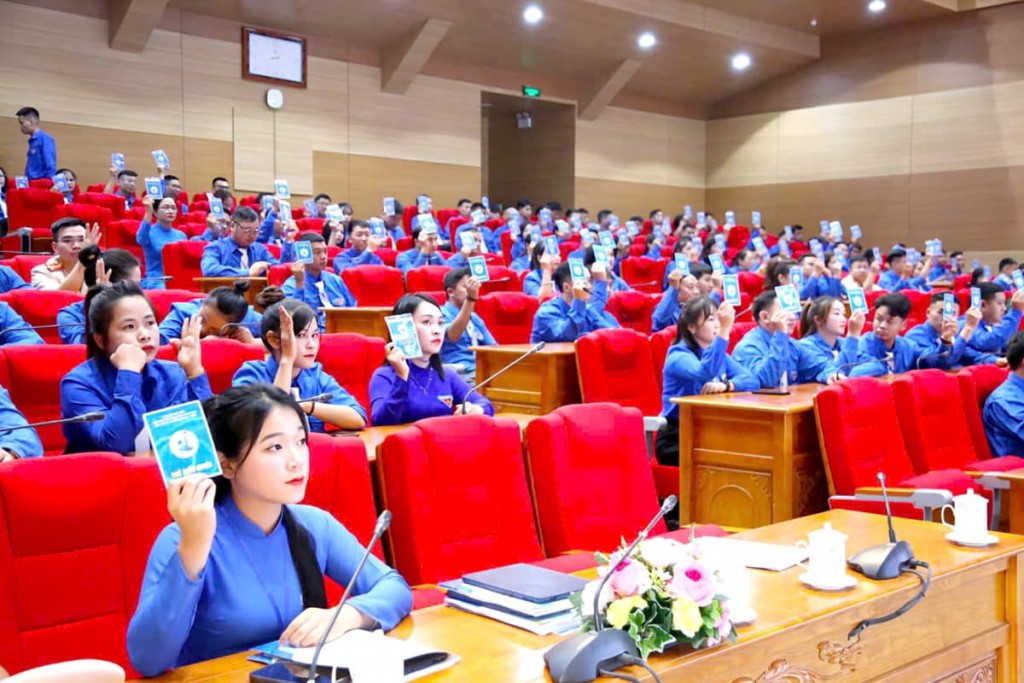 Các đại biểu chính thức dự Đại hội