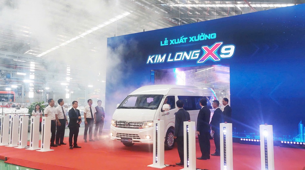 Công ty Cổ phần Kim Long Motor Huế tổ chức chương trình ra mắt xe minibus KimLong X9 