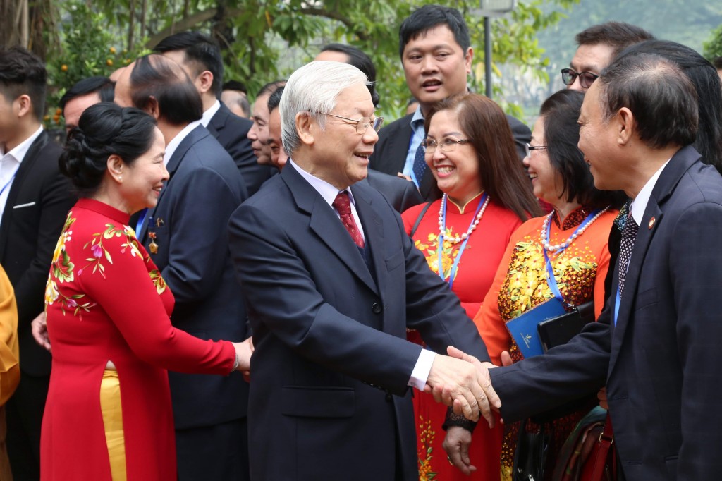 Bài 1: Chung dòng máu con Lạc, cháu Hồng