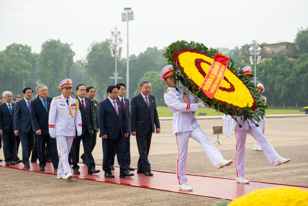 Lãnh đạo Đảng, Nhà nước, đại biểu Quốc hội viếng Chủ tịch Hồ Chí Minh