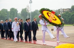 Lãnh đạo Đảng, Nhà nước, các ĐBQH viếng Chủ tịch Hồ Chí Minh