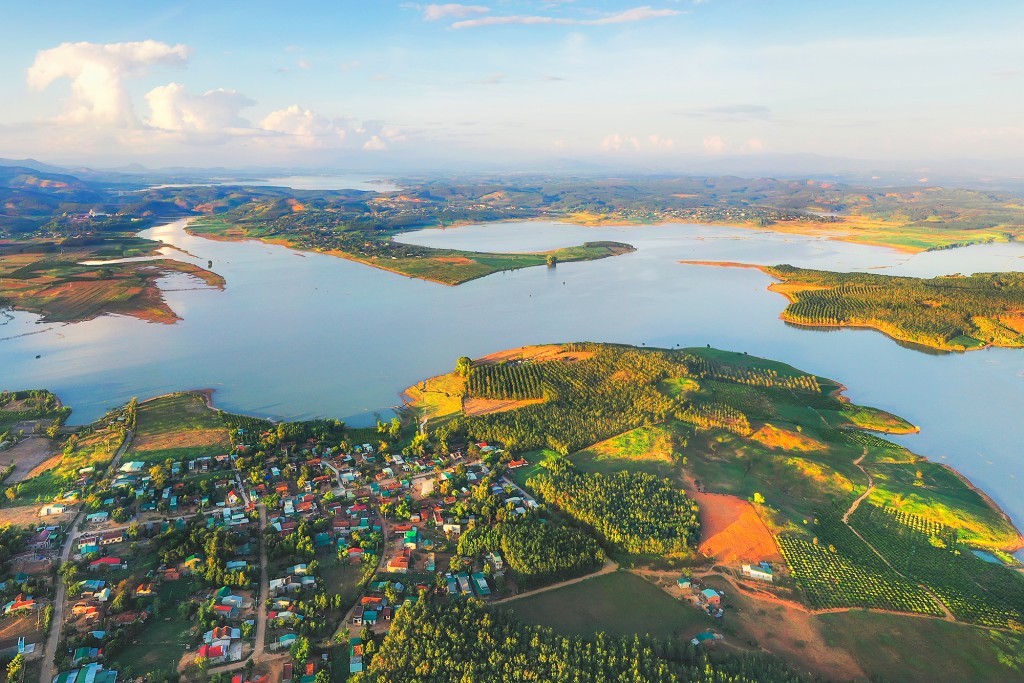 Nơi hợp lưu dòng sông Đăk Bla và dòng sông Pô Kô thành sông Sê San trên địa bàn xã Kroong, thành phố Kon Tum