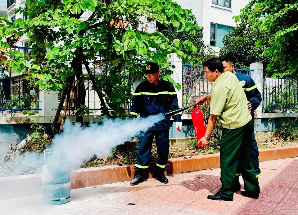 Tập huấn nghiệp vụ phòng cháy chữa cháy cho lực lượng dân phòng