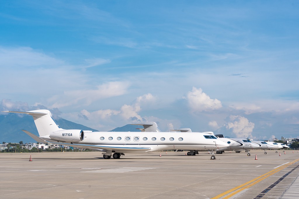 5 chuyên cơ Gulfstream đỗ tại sân bay Đà Nẵng hôm 17/10. Ảnh: Minh Khoa